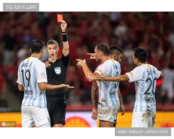 直接红牌的判罚标准：哪些严重犯规会立即被罚下？