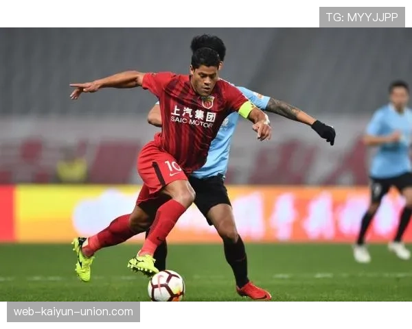 撕开防线直塞制造机会胡尔克本赛季边锋攻势升级