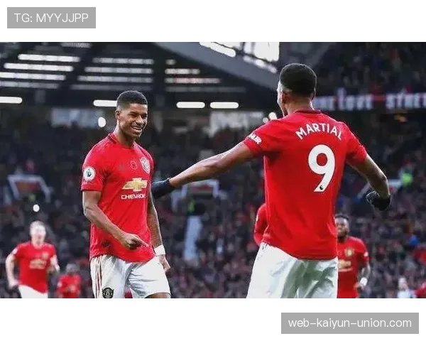 曼联：更衣室矛盾再度曝光，球队稳定性与赛季走势面临考验